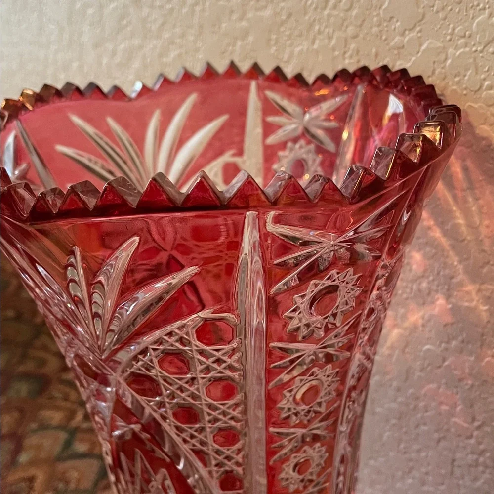 CRISTAL D’ARQUES Collectible RED CUT GLASS ETCHED VASE SHARK TOOTH EDGE PRISTINE